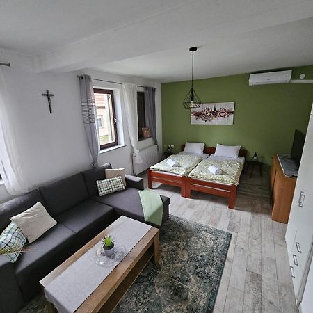 Studio Apartman Dora อิลก ภายนอก รูปภาพ