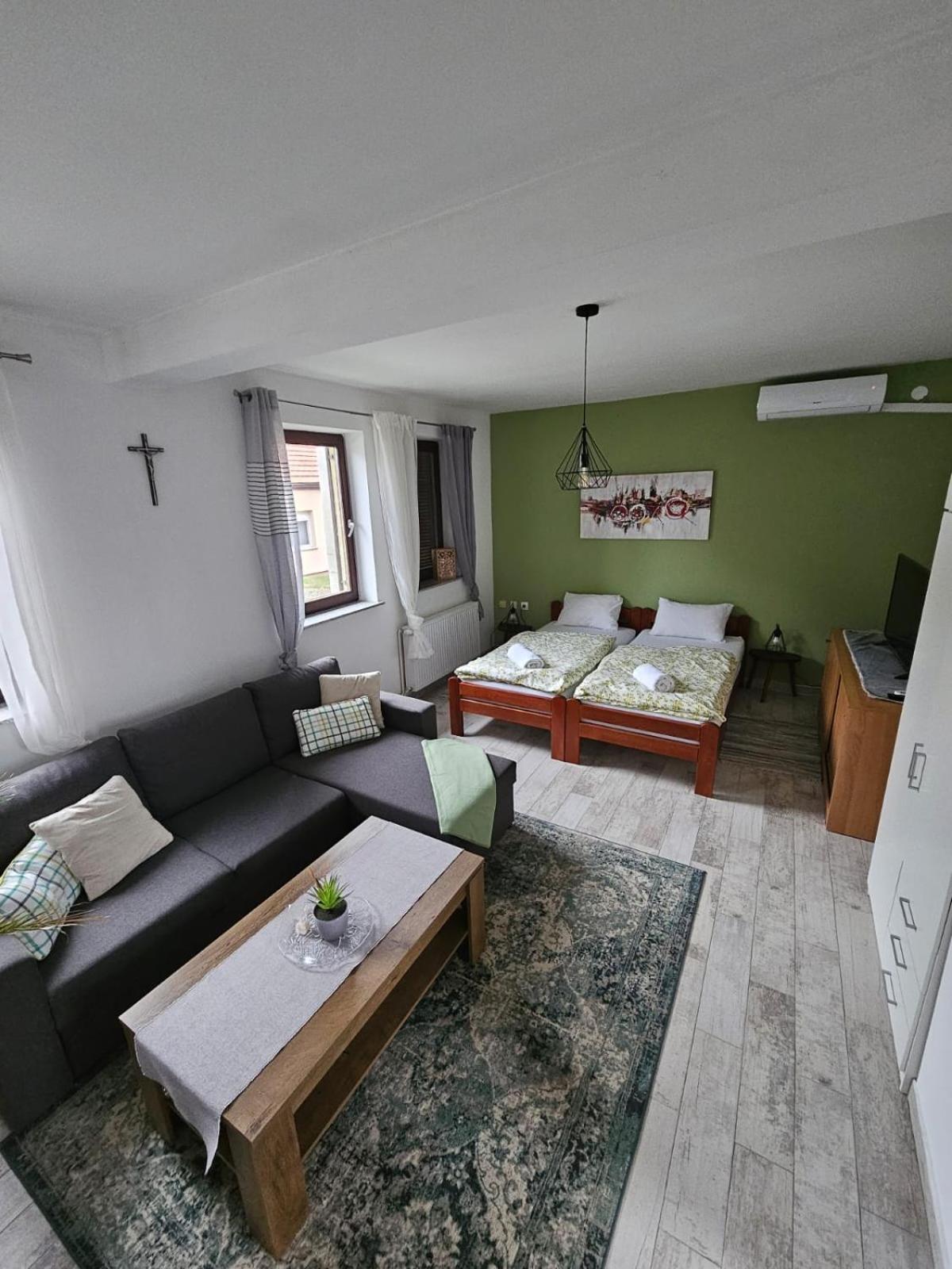 Studio Apartman Dora อิลก ภายนอก รูปภาพ