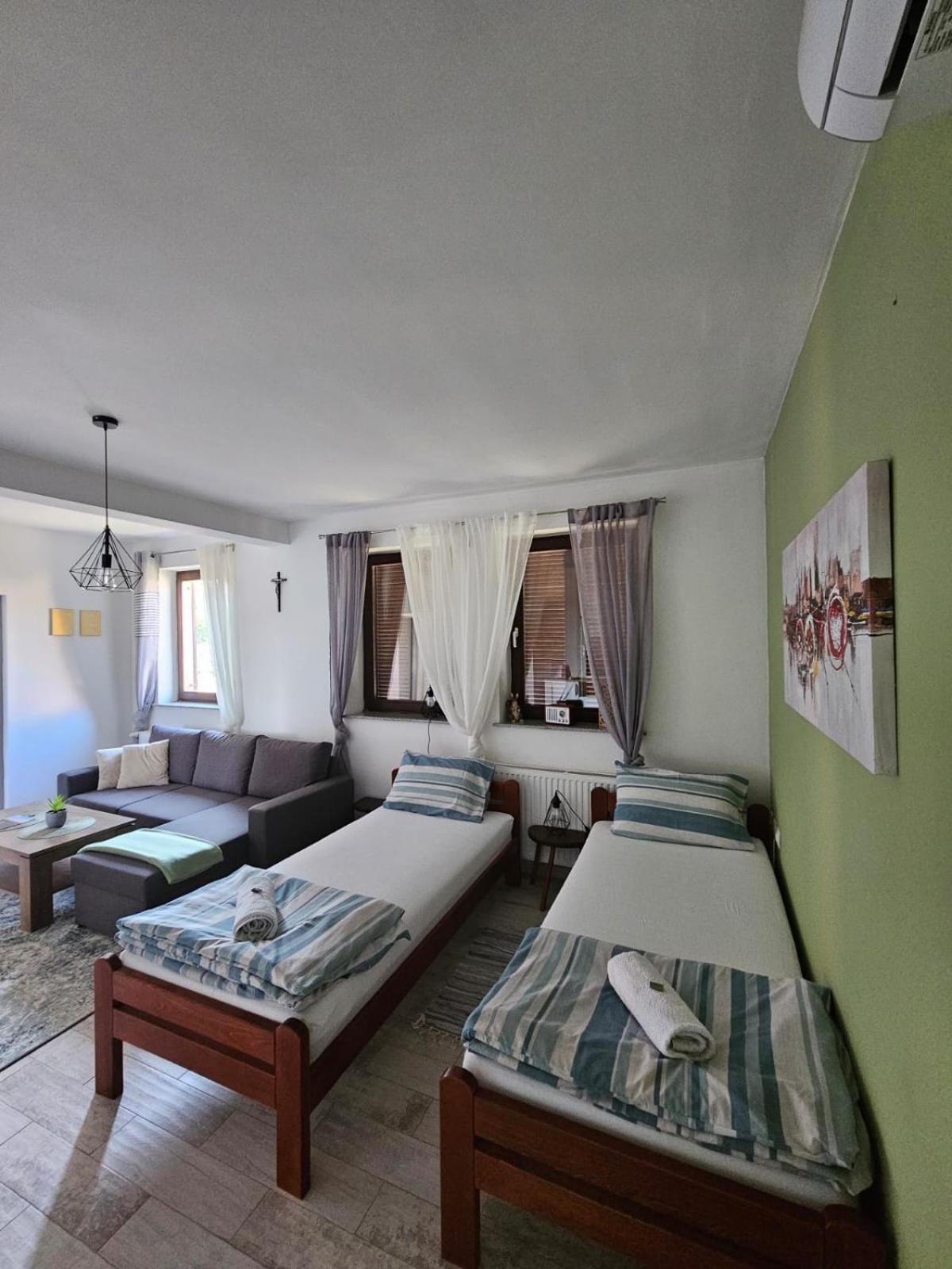 Studio Apartman Dora อิลก ภายนอก รูปภาพ